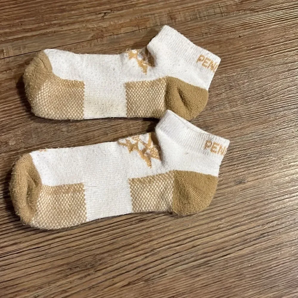 5 pairs of Pittsburgh Penquins youth boys socks.